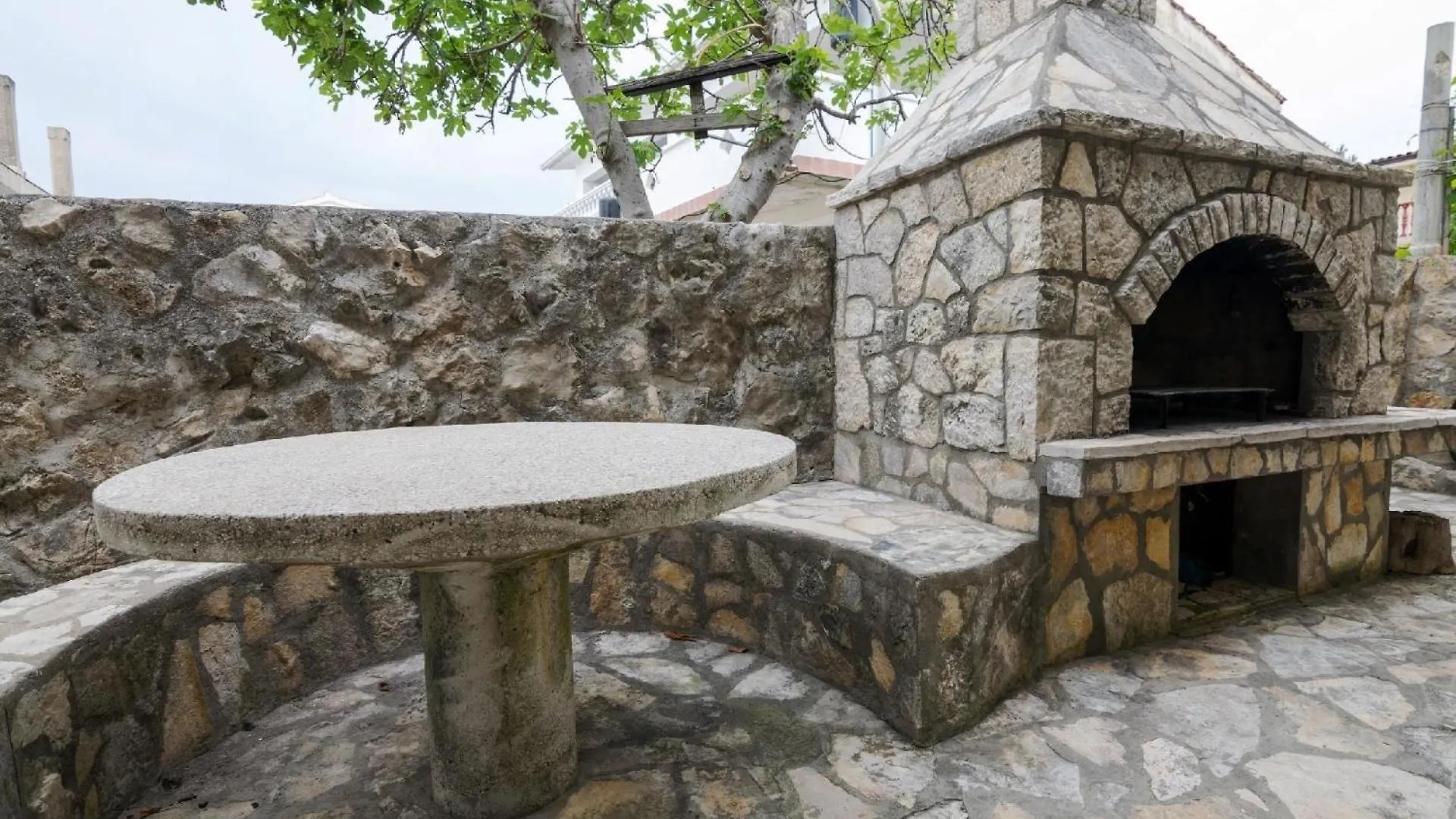 Apartment In Vir Mit Grosser Terrasse 0*,  Kroatië