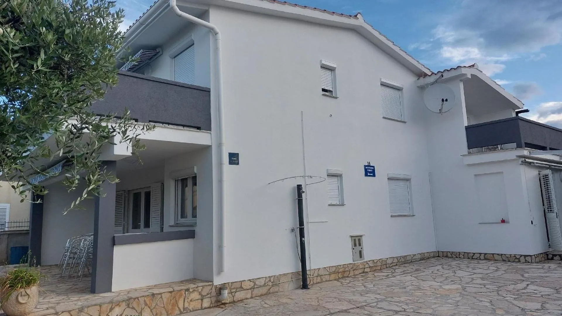 Apartment In Vir Mit Grosser Terrasse